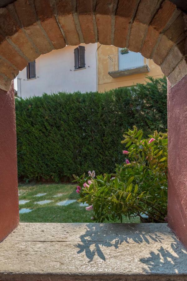 Villa Goccia Di Vino La Morra Exterior foto
